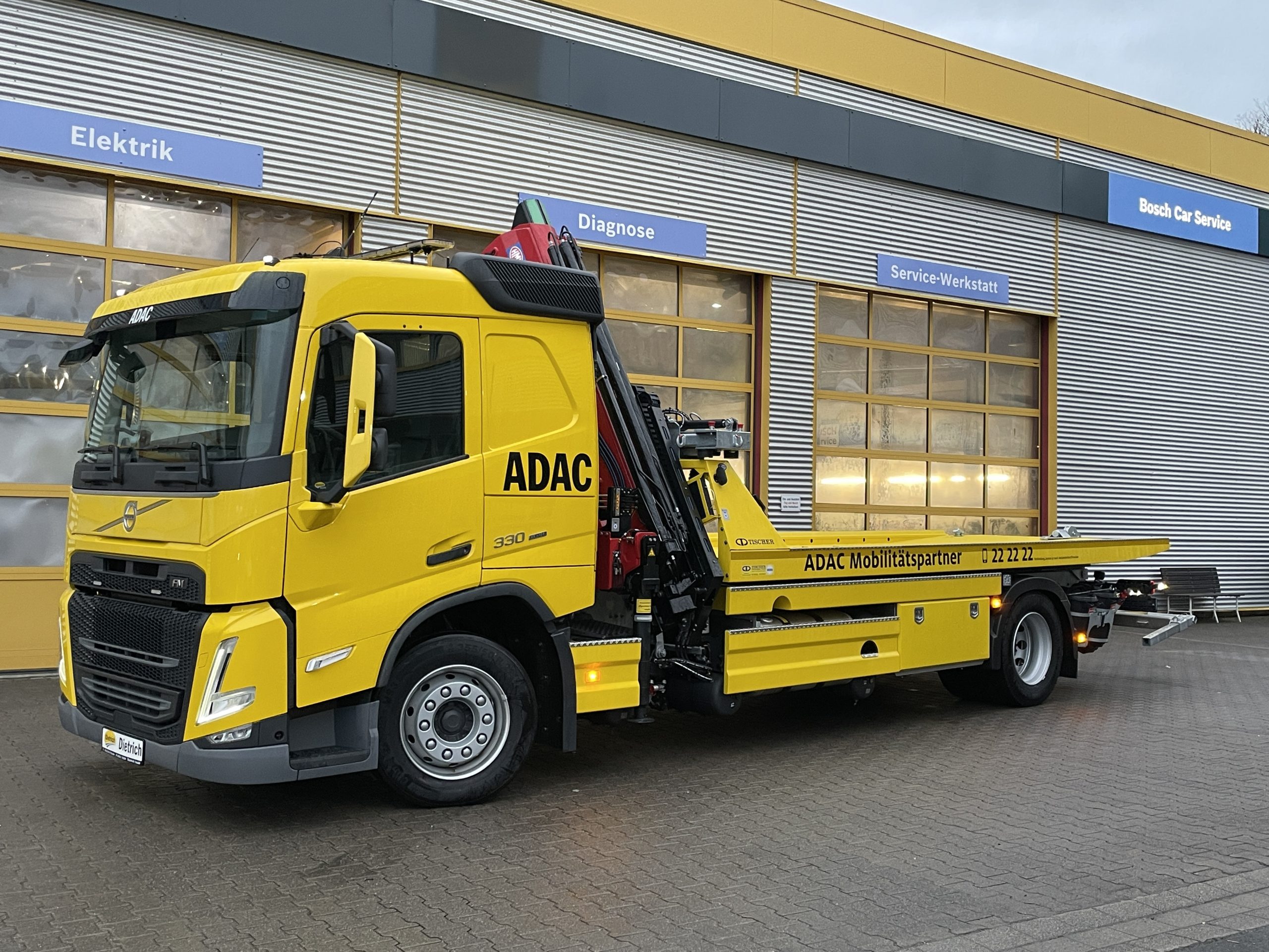 Volvo Trucks Abschleppwagen mit Aufbau von Tischer Fahrzeugbau GmbH in ADAC CI.